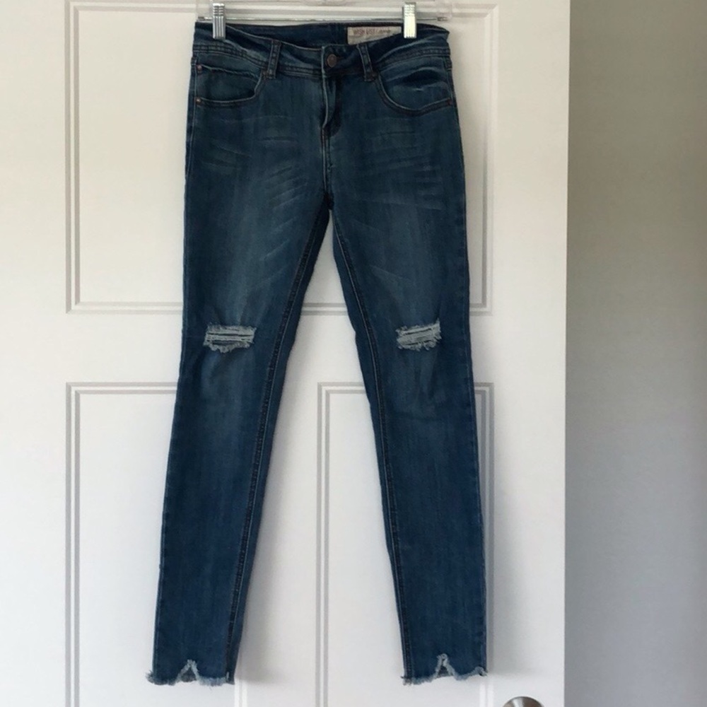 Frayed denim jeans- distressed knees and hem.
